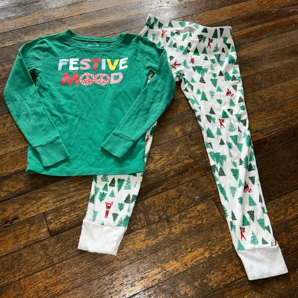 Old Navy Festive Mood 8 Christmas Pajamas - Picture 1 of 1